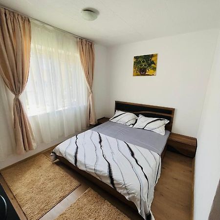 Apartament Yasmy Apartment Orsova Bagian luar foto