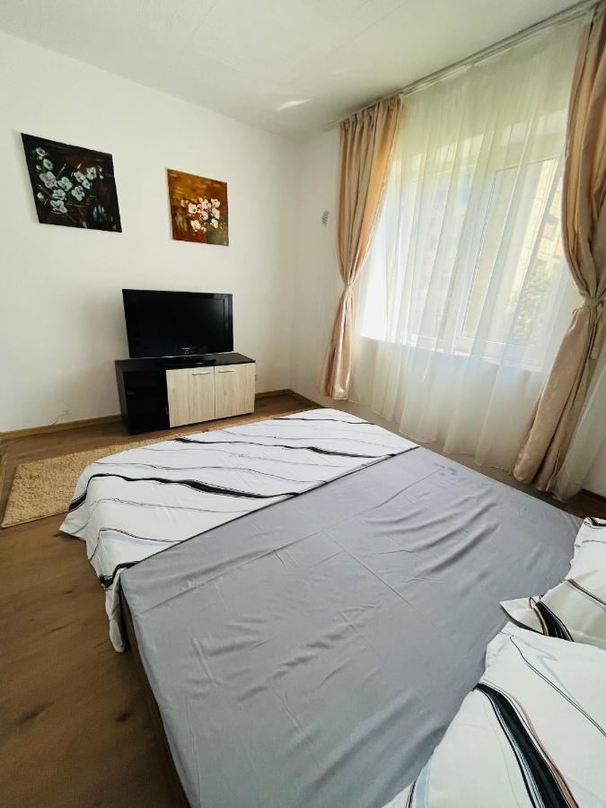 Apartament Yasmy Apartment Orsova Bagian luar foto